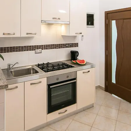 1 Bedroom Awesome In Daire