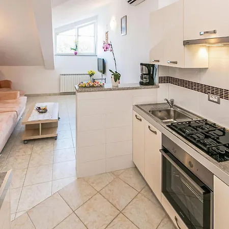 1 Bedroom Awesome In * פולה