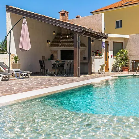 Apartamento 1 Bedroom Awesome In