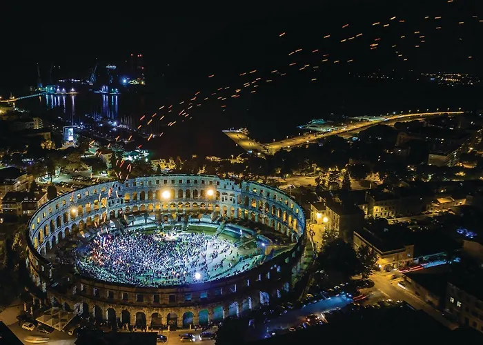 1 Bedroom Awesome In Apartamento *