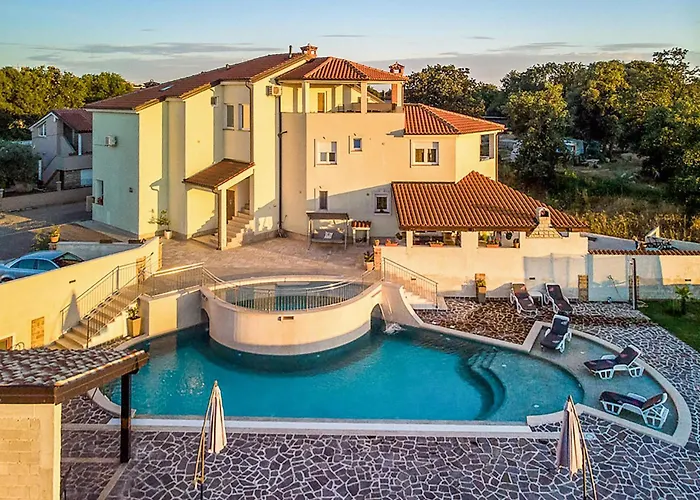 1 Bedroom Awesome In Apartamento *