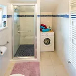 1 Bedroom Awesome In Apartamento