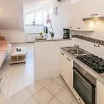 1 Bedroom Awesome In * Pula