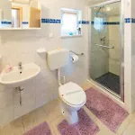Apartamento 1 Bedroom Awesome In *