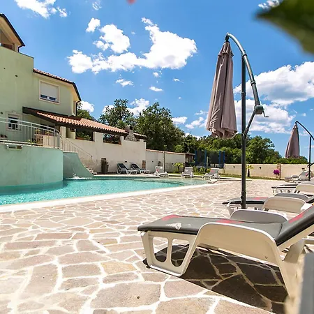 Lovely Apartment In Pula With Wifi *