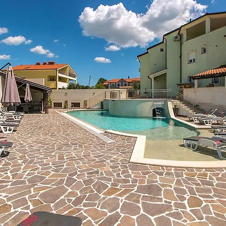 Appartement 1 Bedroom Awesome In Pula