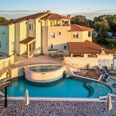 1 Bedroom Awesome In Appartement *