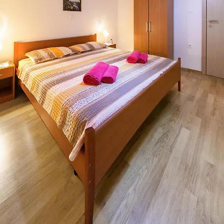 1 Bedroom Awesome In Pula