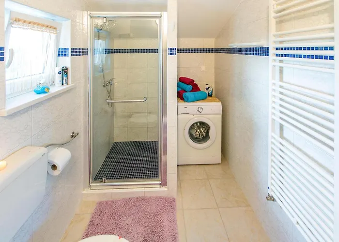 1 Bedroom Awesome In Appartement