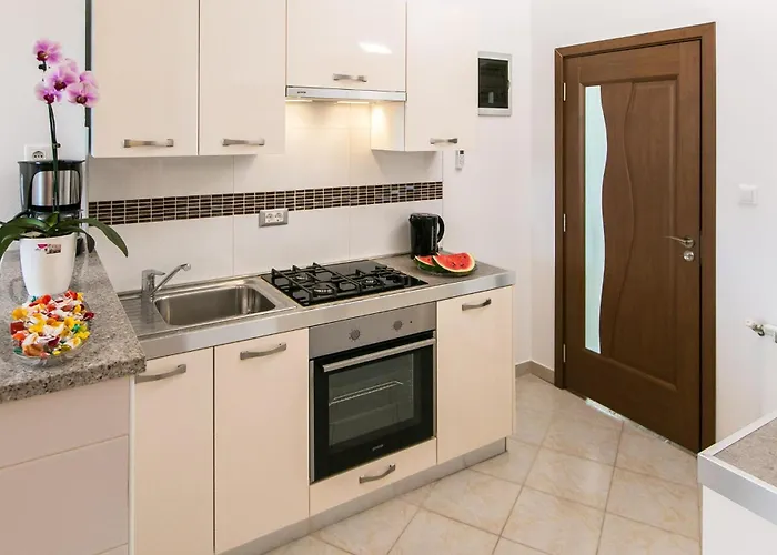 1 Bedroom Awesome In Appartement