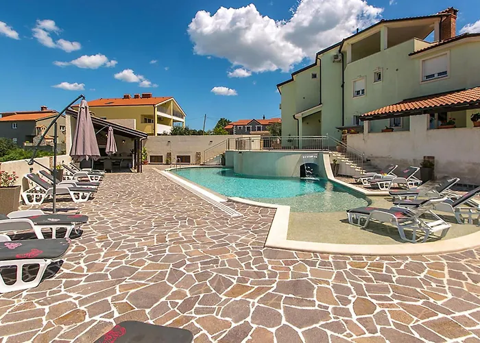 Lejlighed 1 Bedroom Awesome In Pula