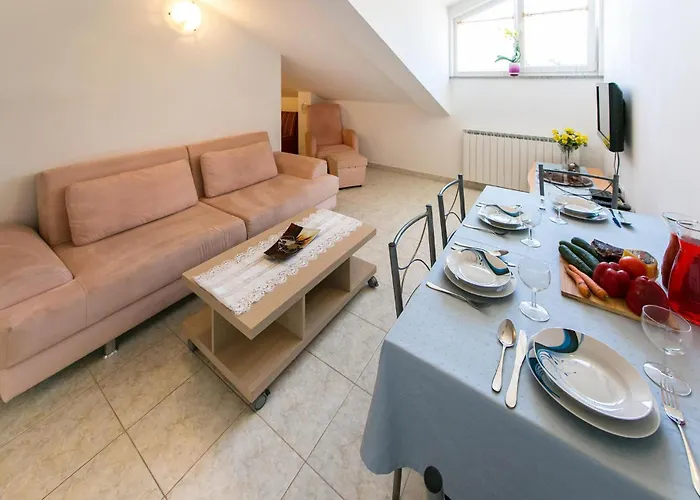 1 Bedroom Awesome In Pula