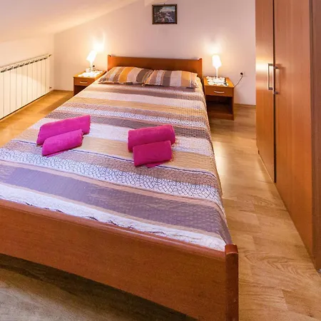 1 Bedroom Awesome In بولا